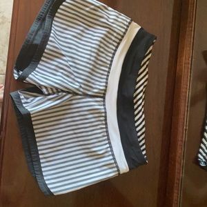 Lululemon shorts size 4